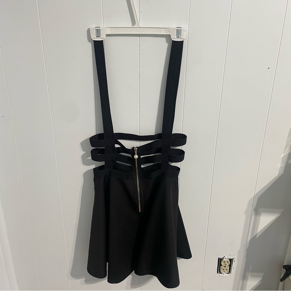 Women's Black Solid A-Line Suspender Skirt - Picture 4 of 7